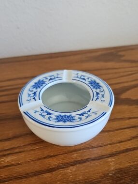 Jingdezhen White Ceramic Ashtray with Blue Floral Trim Tote 8